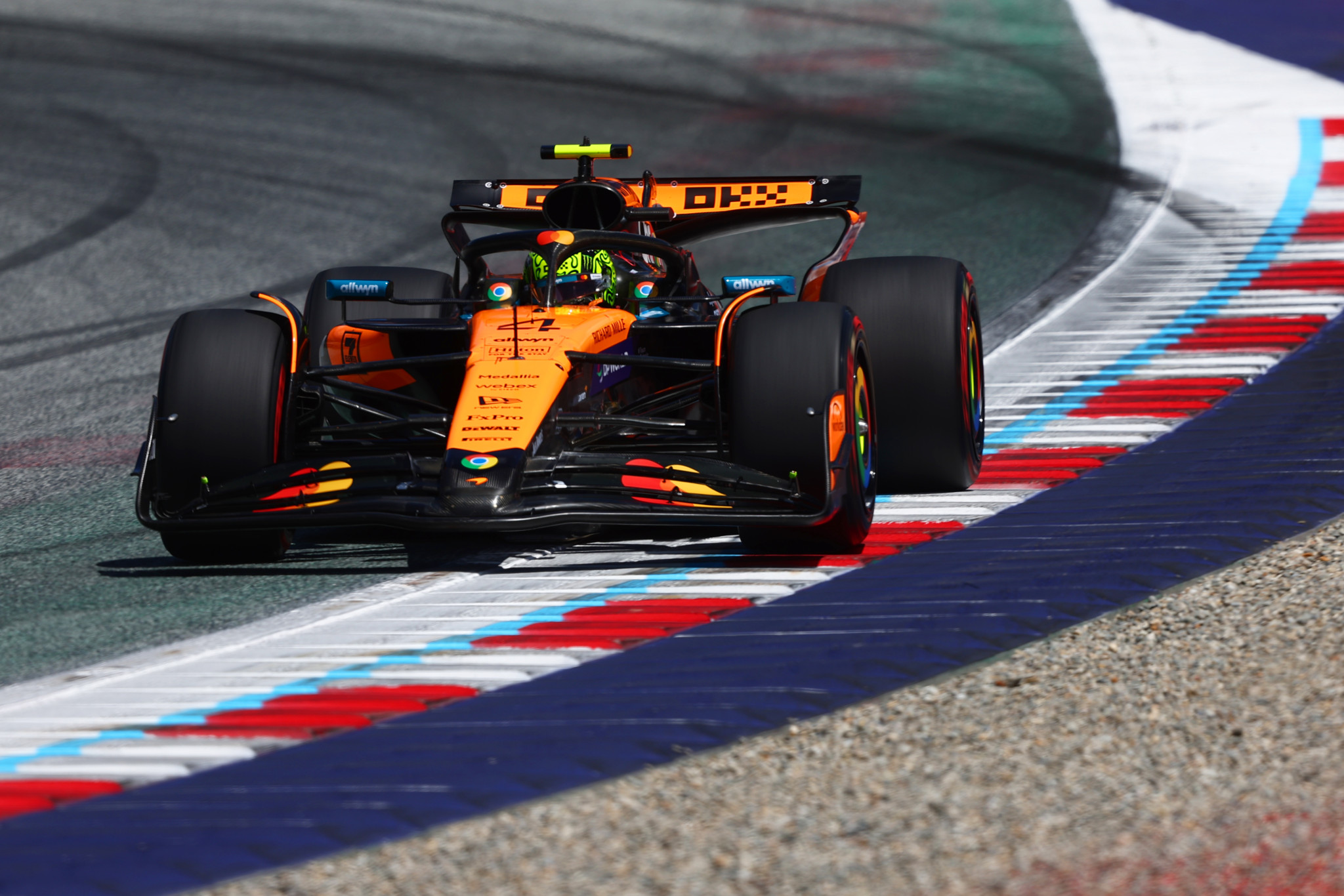 Lando Norris fährt den McLaren MCL39 Mercedes während des letzten Trainings vor dem F1-Grand-Prix von Österreich auf dem Red Bull Ring in Spielberg.