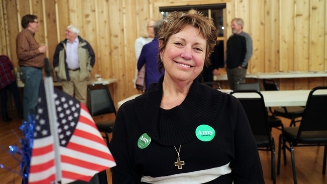 Wyoming, Iowa, 2 novembre 2019. Susan Devine Keeney, une électrice de l'Iowa qui a voté pour Denald Trump en 2016, a décidé de quitter le parti républicain après des décennies car elle dit ne plus reconnaître son parti. Elle soutient désormais la candidate démocrate à la Maison Blanche, Amy Klobuchar.