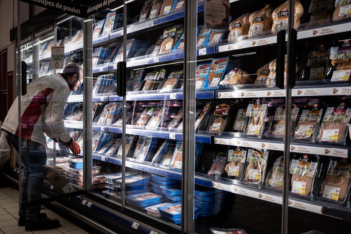 Même avec une inflation galopante côté français, les prix de la viande restent bien plus bas que ceux proposés en Suisse. (Photo by Philippe LOPEZ / AFP)