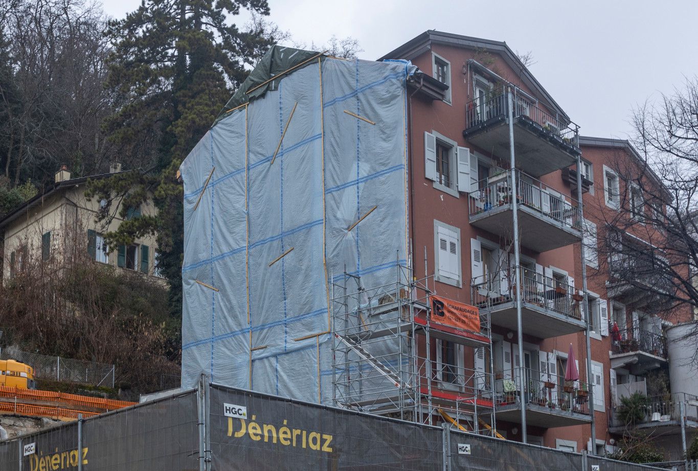 Lausanne, le 21 février 2024 . La maison de Vallon 16 menace de séffondrer. Travaux (24heures/Odile Meylan). 