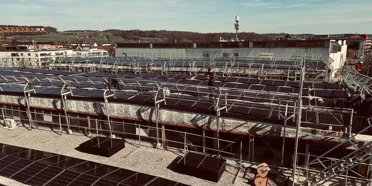Kloten: Largest solar power plant on warehouse site now operational