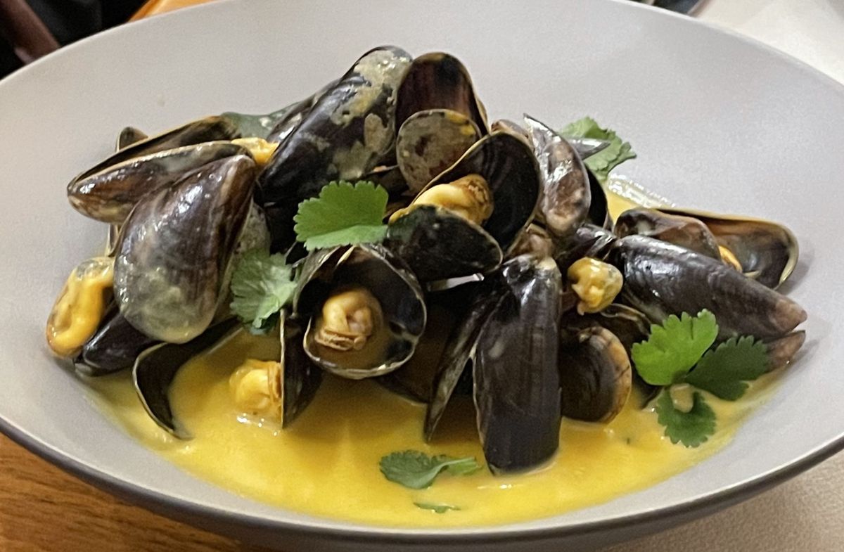 Mouclade au curry, recette du Café du raisin à Begnins dans le canton de Vaud.