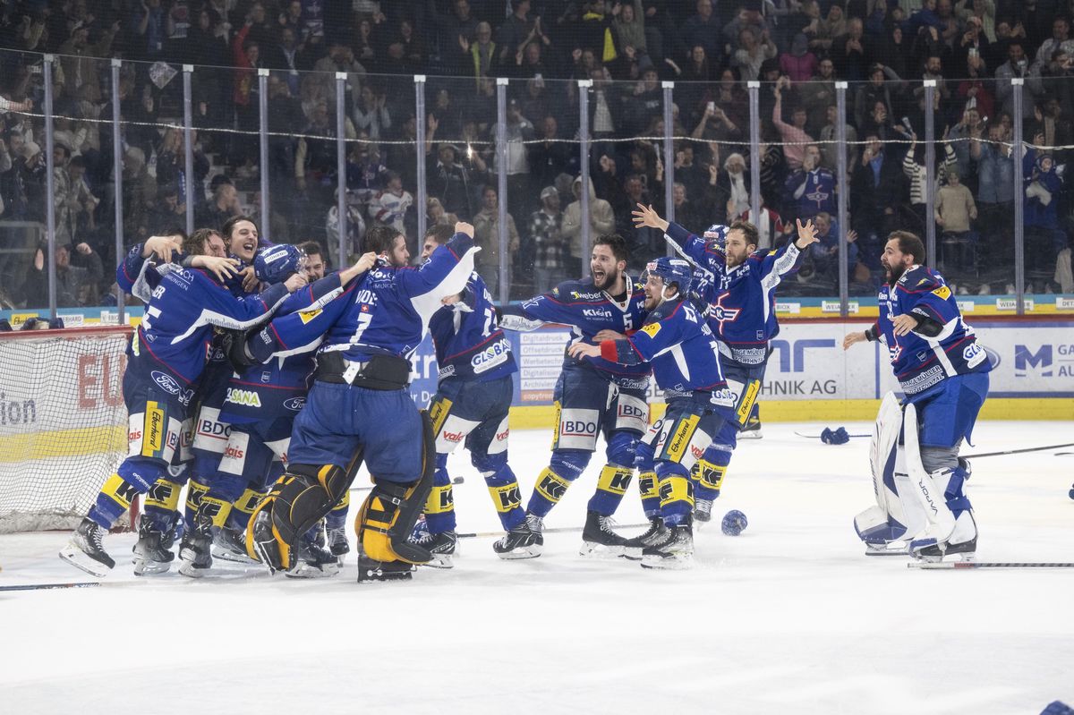 La joie des joueurs de Kloten à la sirène finale.