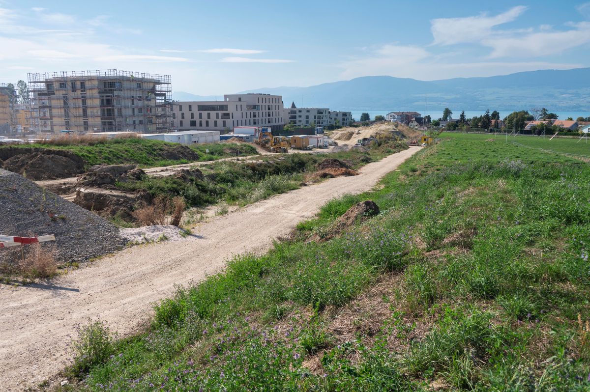 ESATVAYER-LE-LAC 13 SEPTEMBRE  2023. Construction d' immeuble d' habitation dans le  quartier de la Prillaz. ©  (J-P GUINNARD/ 24HEURES)