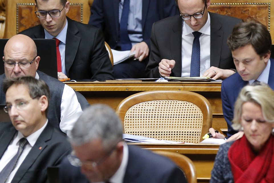 Buttet hat sich aus der Öffentlichkeit zurückgezogen: Sein leerer Platz im Nationalratssaal während der Wintersession. (4. Dezember 2017)