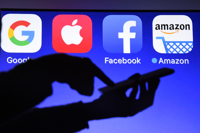 La pression sur les pratiques fiscales des géants de l'internet s'accroît.