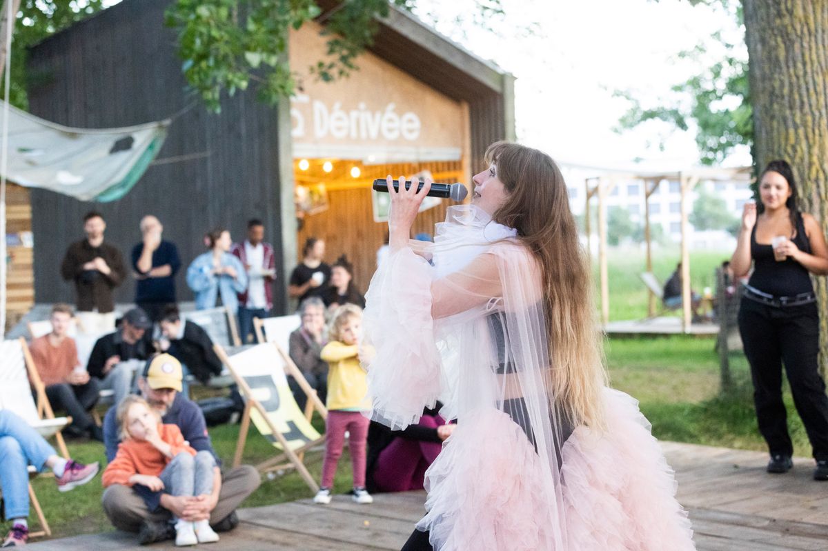 Yverdon, le 23  juin  2024. Concert de Chloé à la Dérivée .  (c/Odile Meylan 24heures)