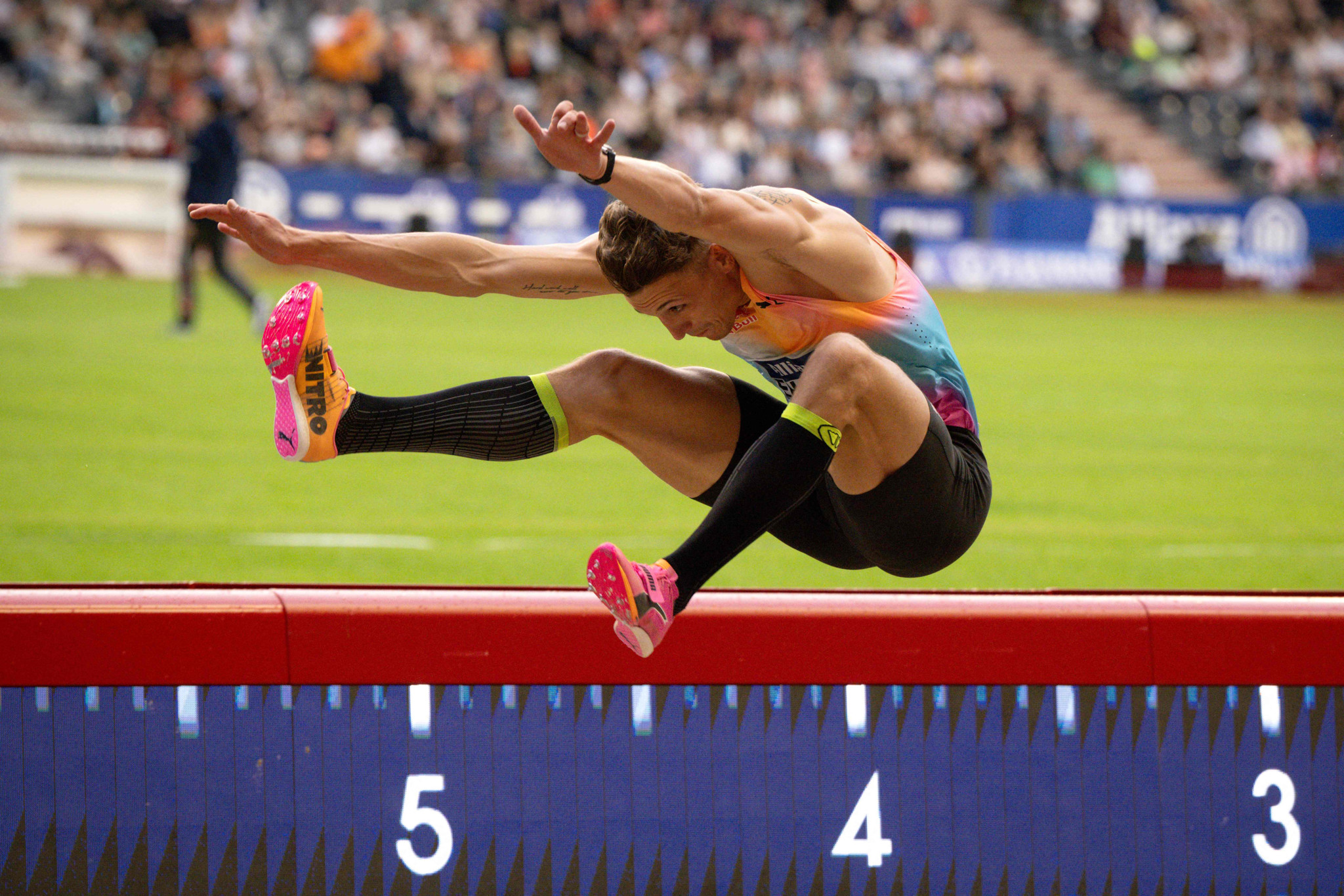 Simon Ehammer aus der Schweiz beim Weitsprung der Männer am Diamond League Meeting im König-Baudouin-Stadion in Brüssel.