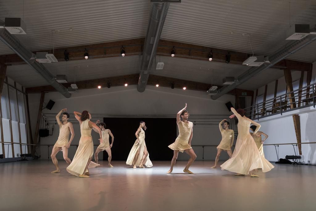 Des danseurs du Béjart Ballet Lausanne ont exécuté une chorégraphie, mardi, dans le nouvel espace de création et de présentations du BBL, baptisé Plan B.
