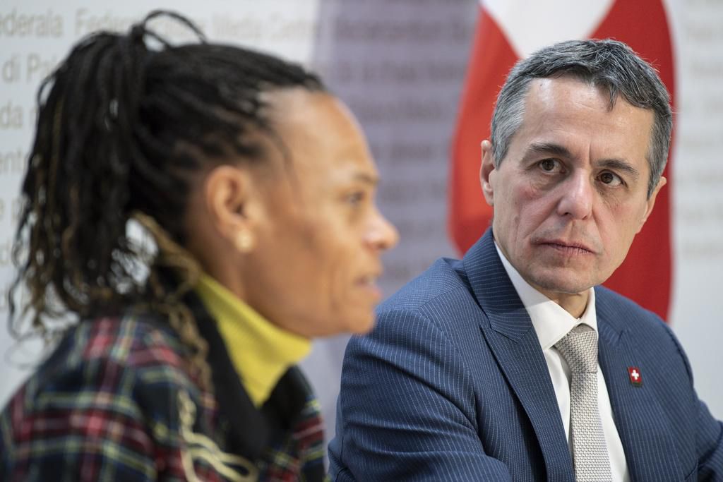 «Fürstliche Saläre» für DezaPartner in Zimbabwe Basler Zeitung