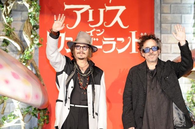 Johnny Depp et Tim Burton lors de la promotion du premier volet d'Alice au Pays des Merveilles, en 2010.