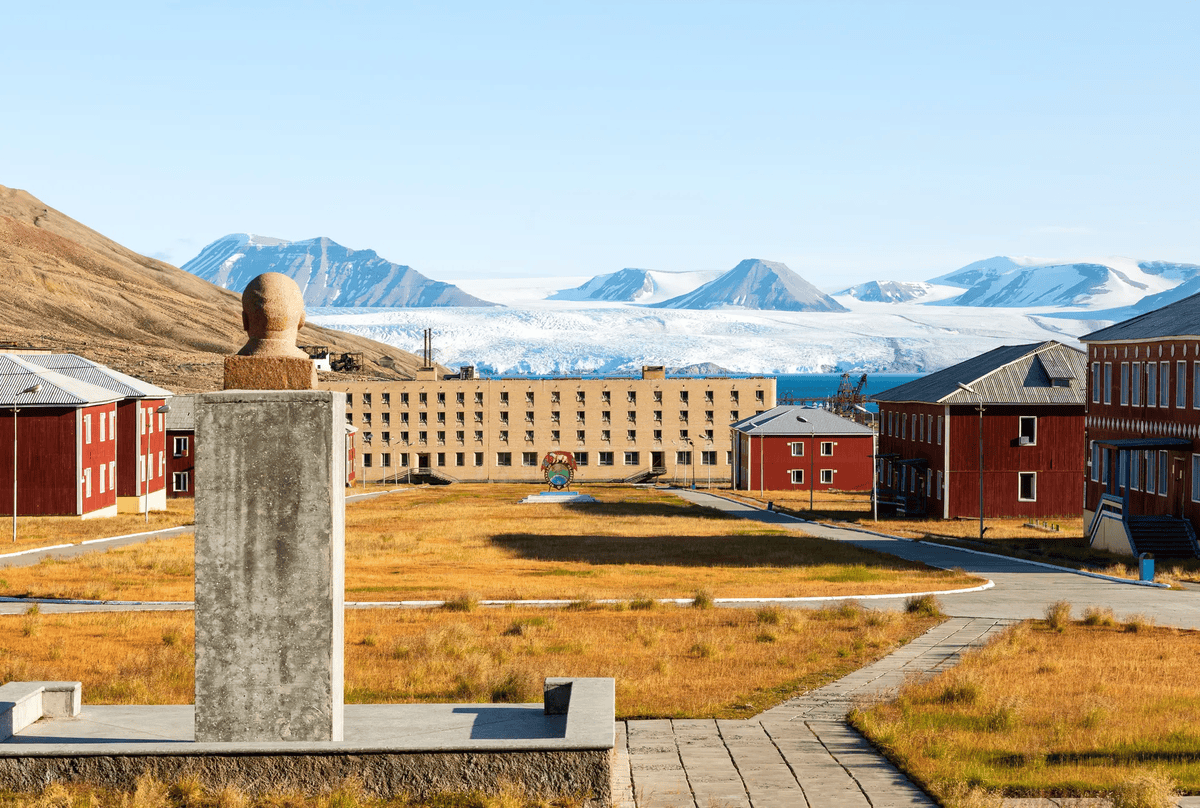 -Apropos-der-t-gliche-Podcast-Besuch-auf-Spitzbergen-Hier-steht-Europas-Sicherheit-auf-dem-Spiel