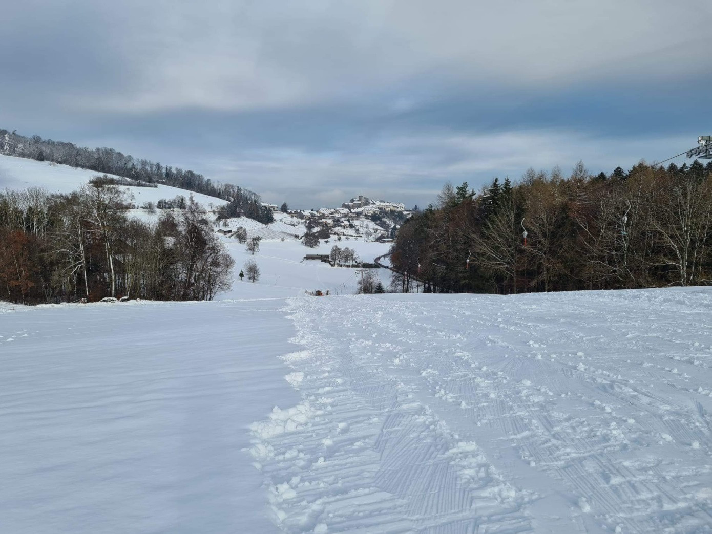 Der erste Winter nach der Gründung des Skiliftvereins brachte im Dezember 2021 auch die ersten zwei Skitage am Buck in Regensberg.   