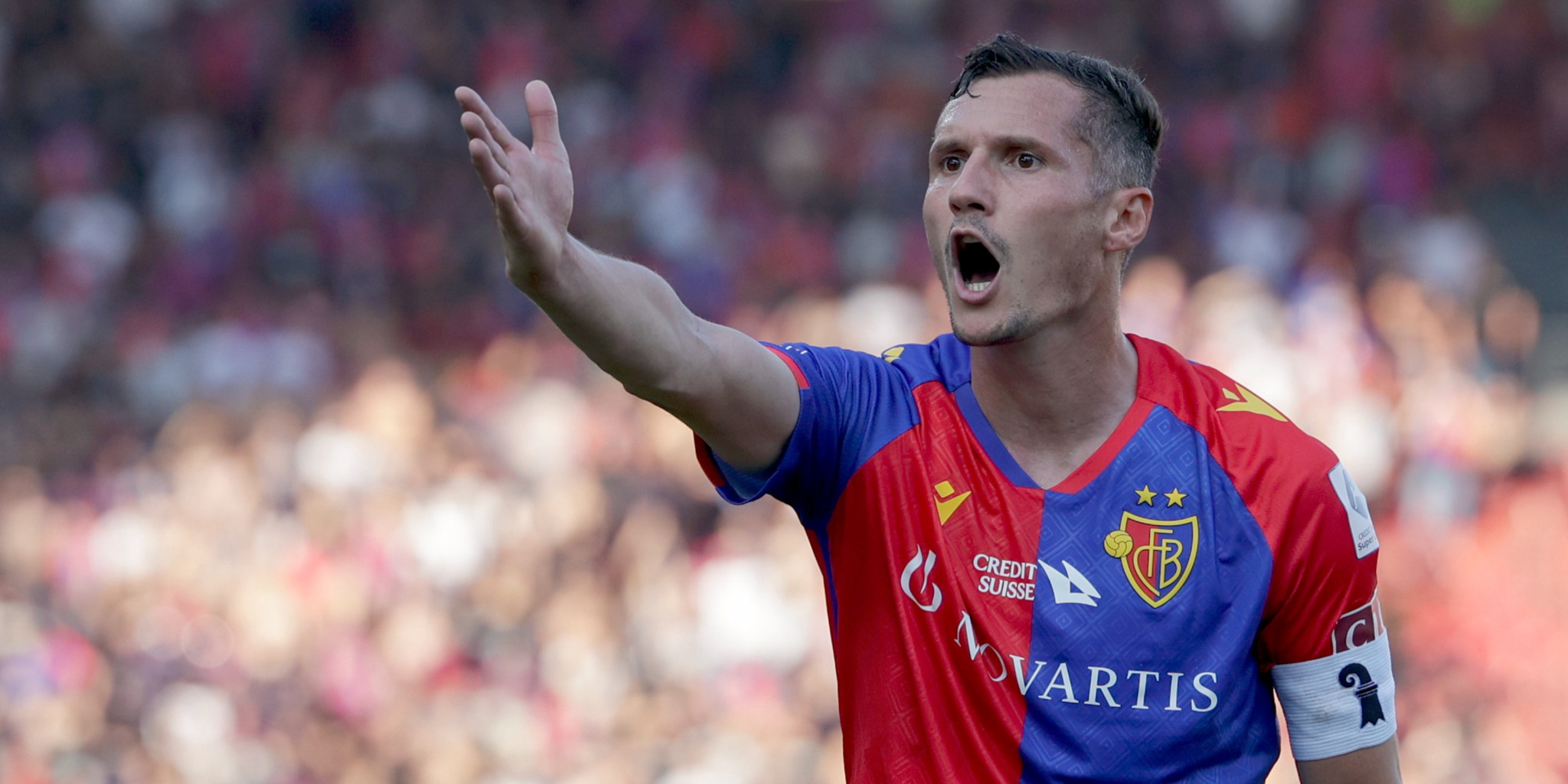 Auf dem Platz gibt er immer alles für seinen FC Basel – und manchmal auch zu viel: Taulant Xhaka.