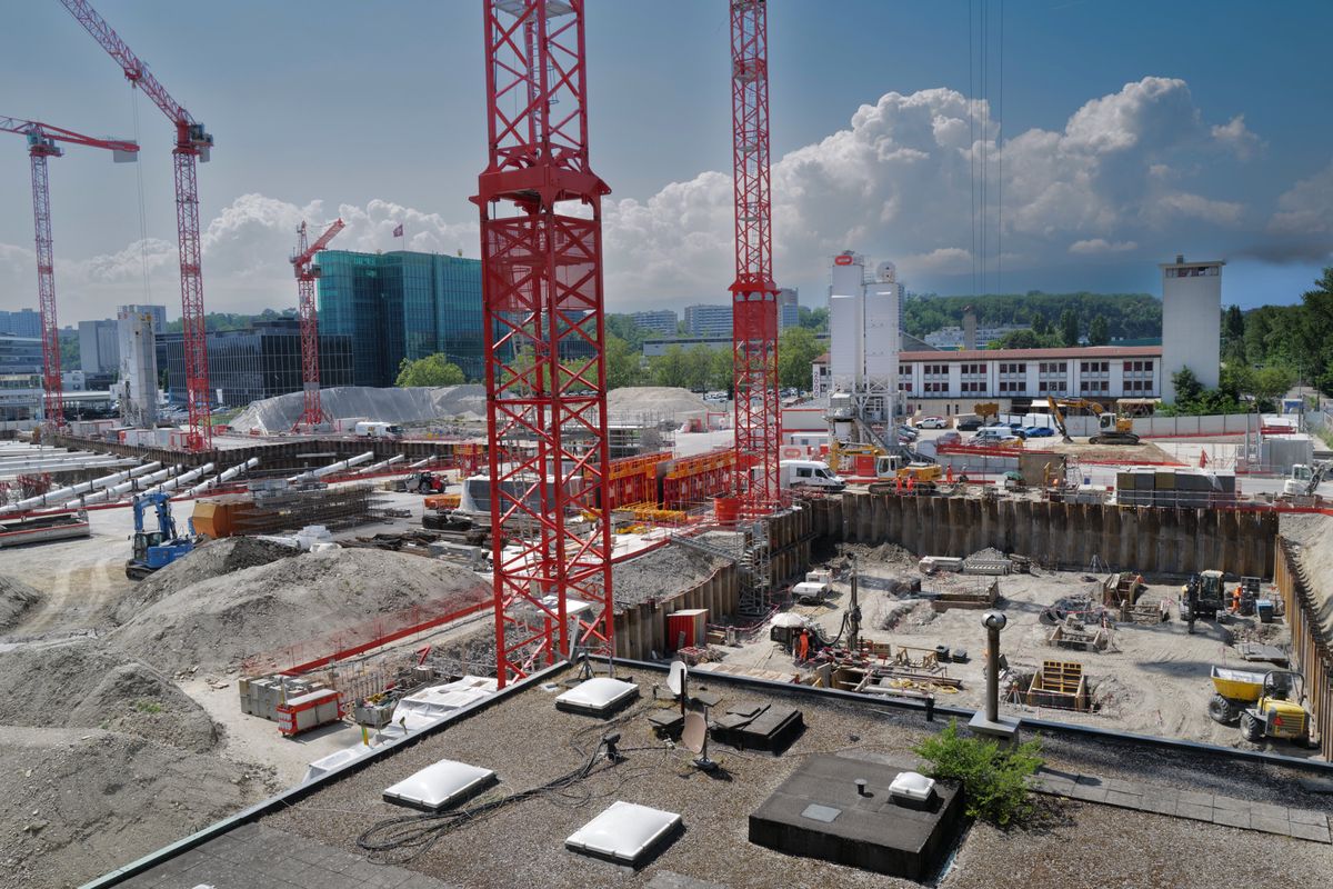 Le chantier du PAV, en face de la patinoire, sur le site de l’ancienne caserne des Vernets.