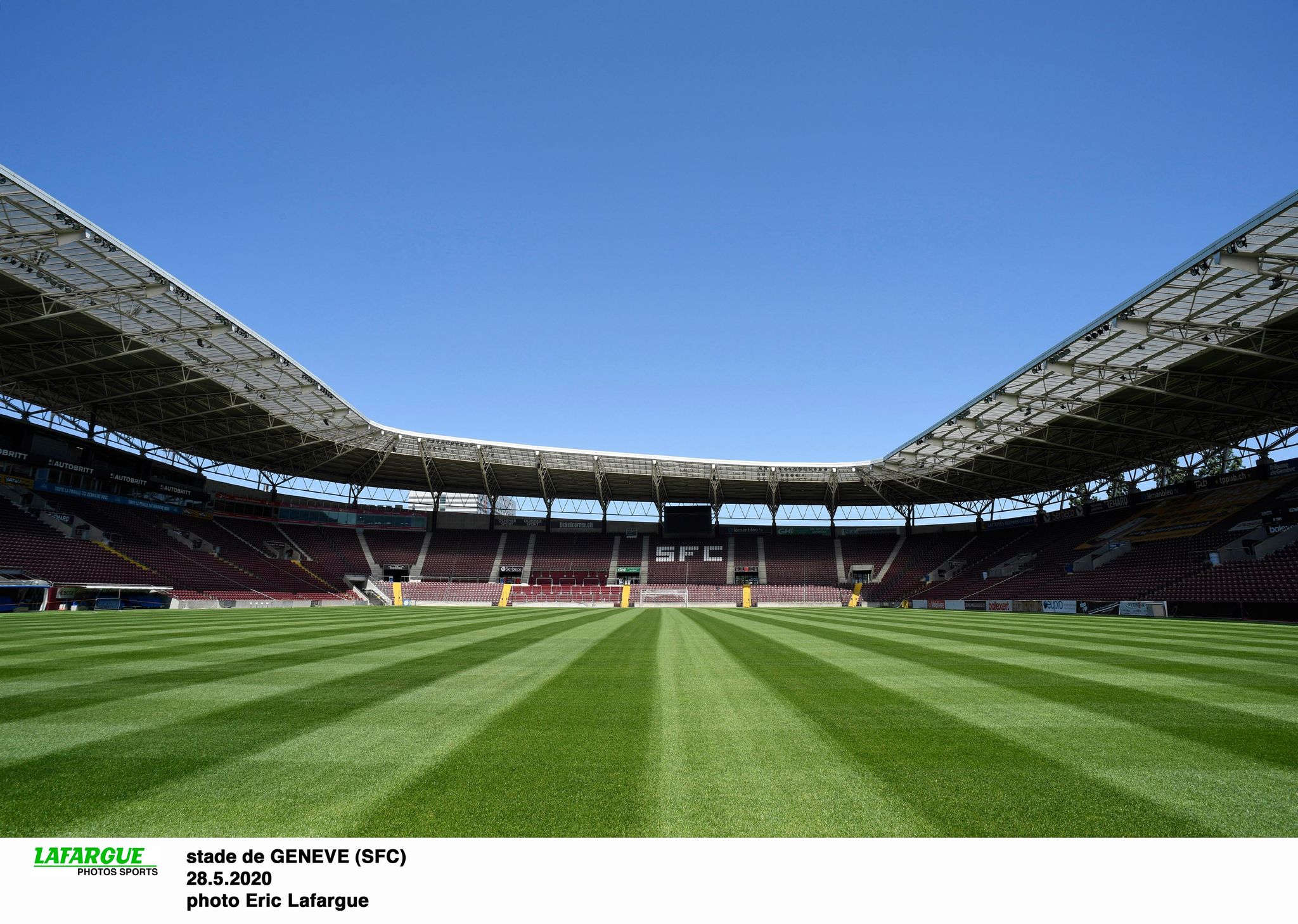 Un stade avec des sièges neufs et une nouvelle pelouse naturelle qui devrait être posée à la fin du championnat. Une bonne nouvelle pour le football.