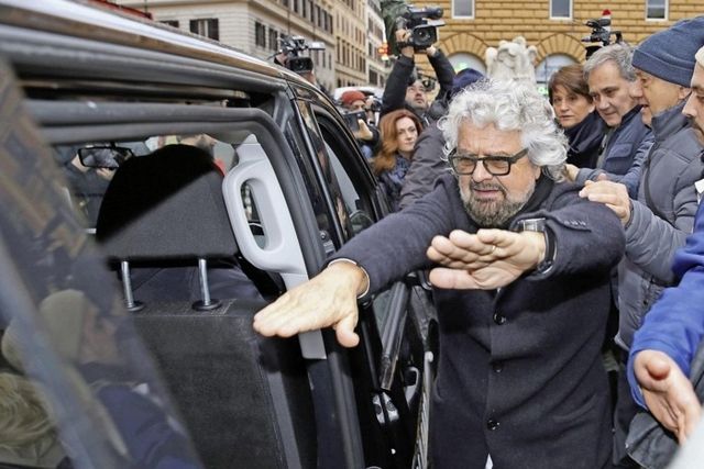 Très critique voire insultant à l'égard de la presse, Beppe Grillo n'en a pas moins toujours su l'utiliser pour faire parler de lui.