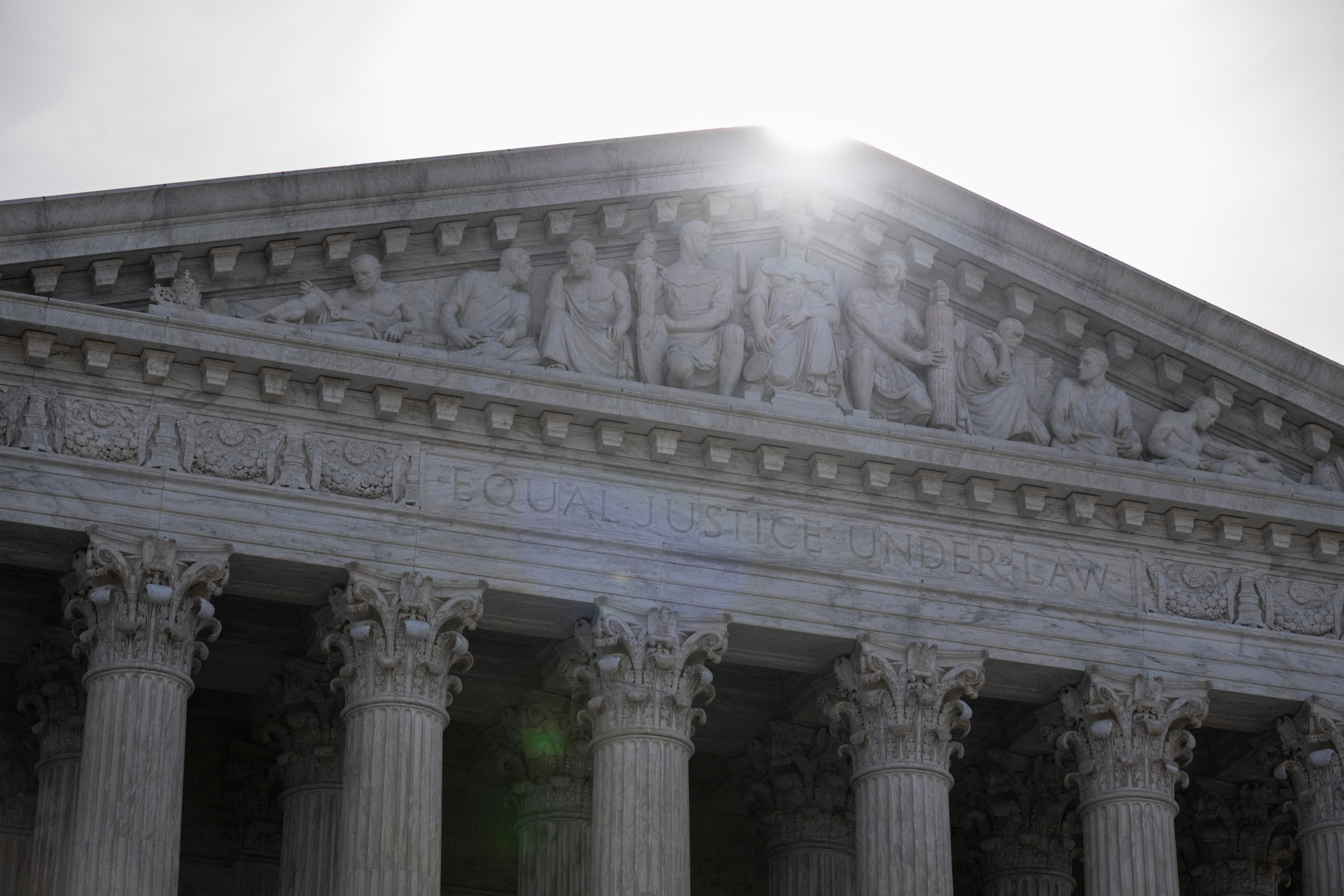 Droits à l’IVG aux États-Unis: La Cour suprême saisie pour sauver l’envoi postal de la pilule abortive