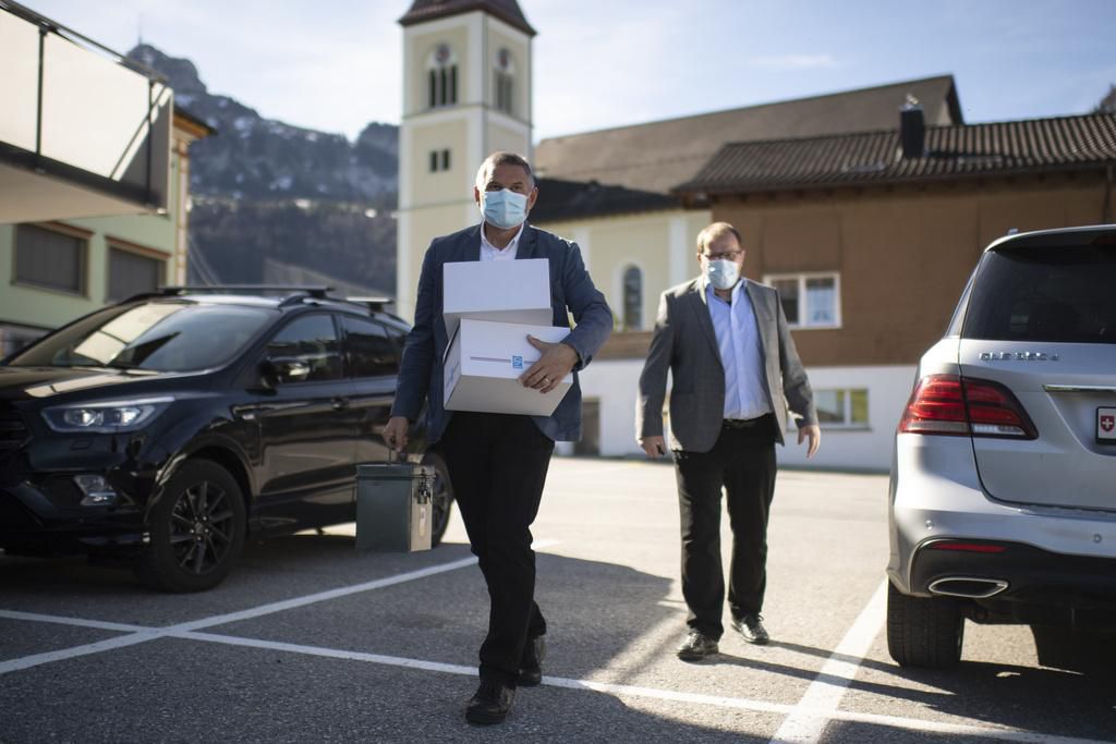 En raison des mesures sanitaires, l’élection s’est tenue dans les urnes.