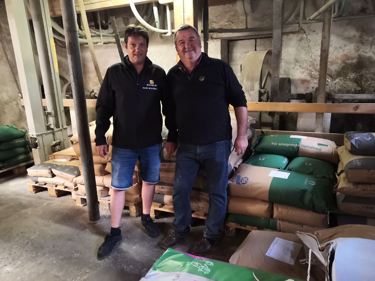 Alexandre Longuet et Ernest Scherz, respectivement directeur et président du Moulin de la Plaine, posent ici dans l’ancien bâtiment.