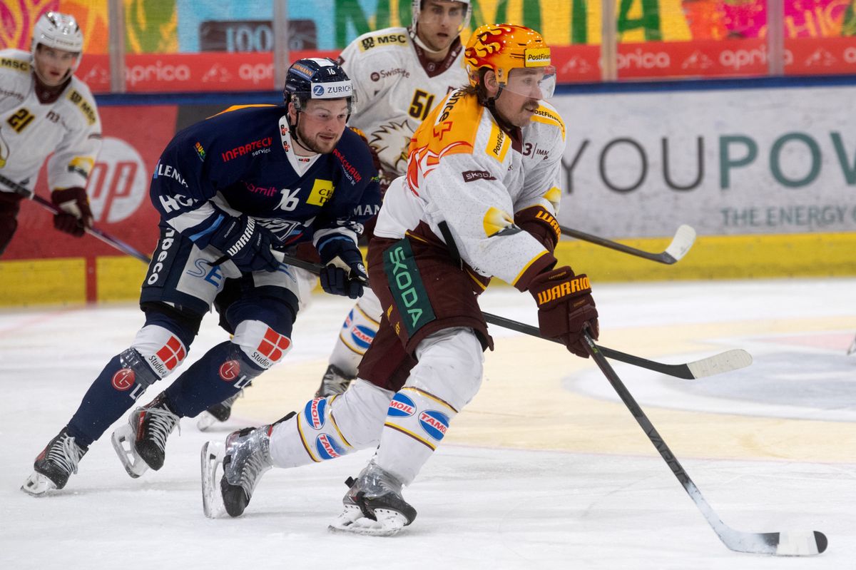 Ambri's player Dominic Zwerger left, fights for the puck with Genv's player Sami Vatanen right, during the preliminary round game of National League NL Swiss Championship 2023/24 between HC Ambri Piotta and Geneve Servette HC at the Gottardo Arena in Ambri, Friday, November 24, 2023. (KEYSTONE/Ti-Press/Samuel Golay)