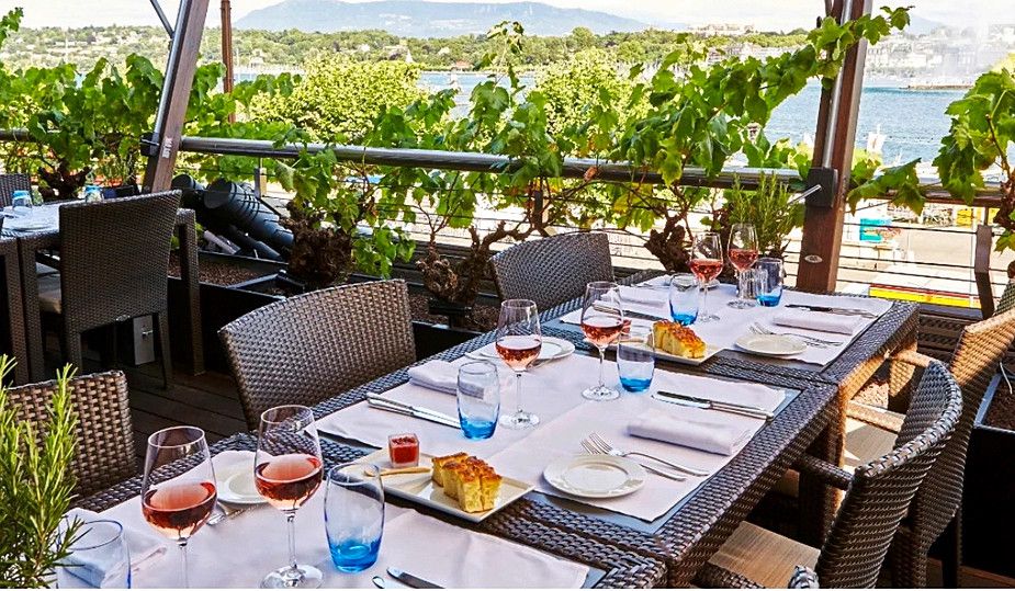 Une terrasse sur la rade, le point fort d’Il Vero.