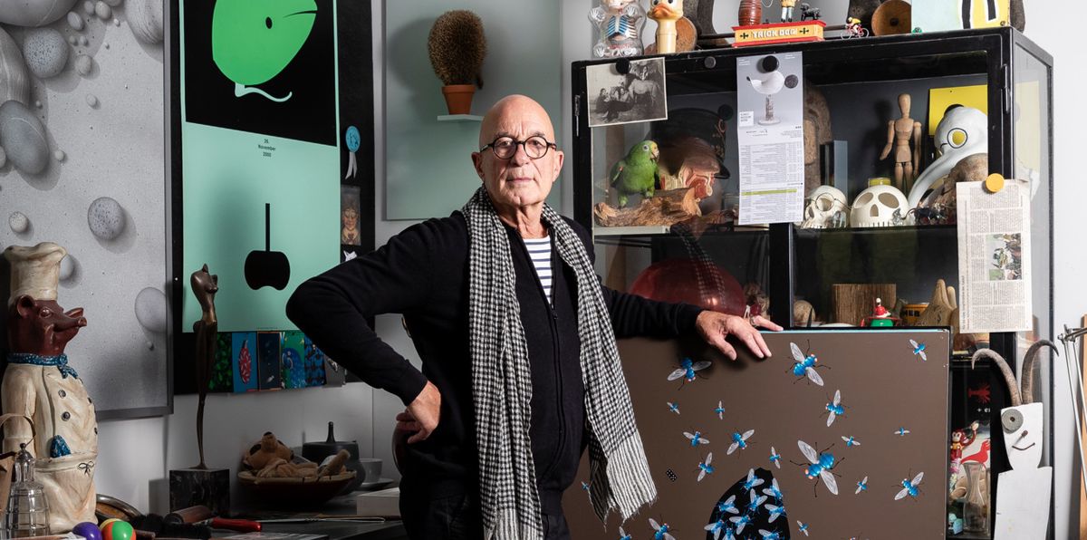 Claude Kuhn, bekannter Berner Grafiker und Plakatkuenstler, in seinem Atelier im Hinblick auf die grosse Sause zu seinem 75. Geburtstag, am 23. Oktober 2023 in Kehrsatz. Foto: Nicole Philipp/Tamedia AG