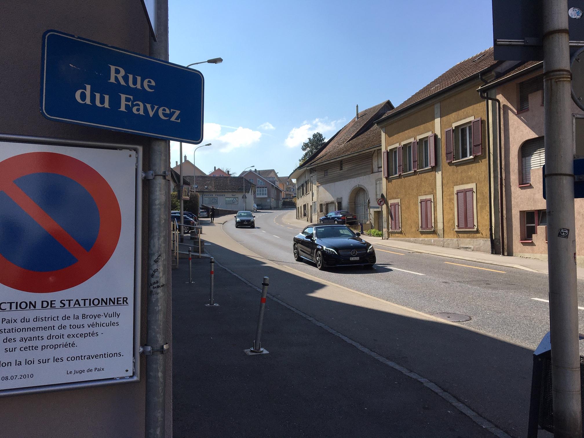 Pour faciliter l’accès au GYB, le trottoir de la rue de la Vignette devra être élargi, tout en maintenant la bande cyclable à la montée.