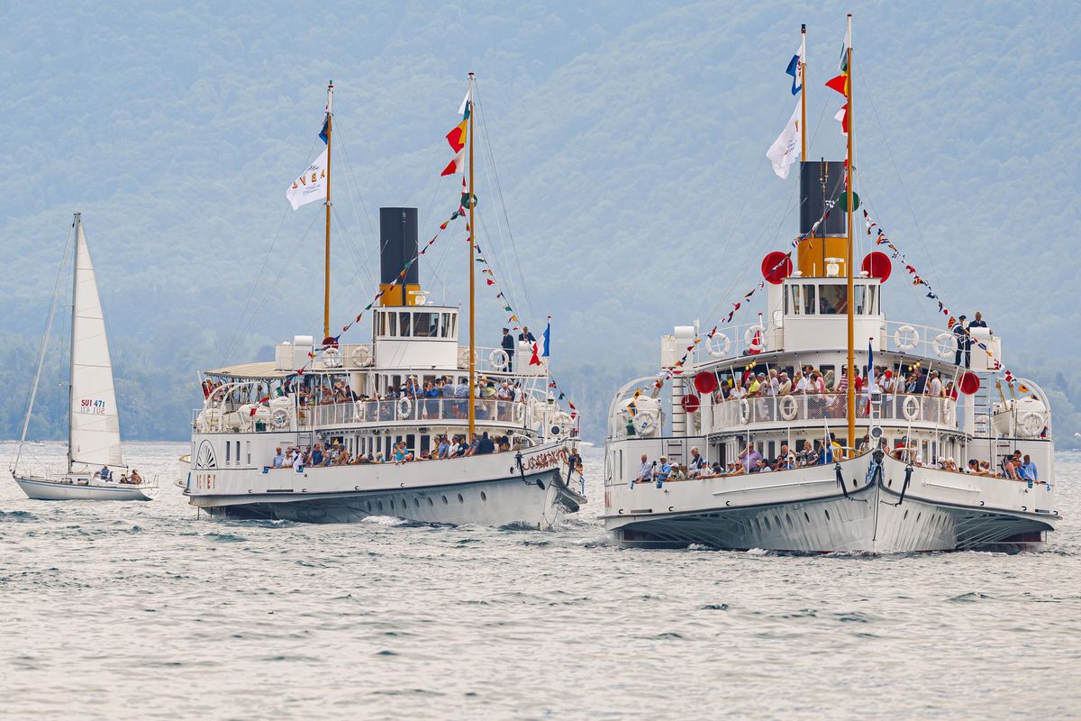 La flotte de bateaux Belle Epoque de la CGN lors de la Parade navale sur le Léman le 22 mai 2022 au large de Montreux.  Les spectateurs ignoraient alors les tensions internes à l’entreprise.