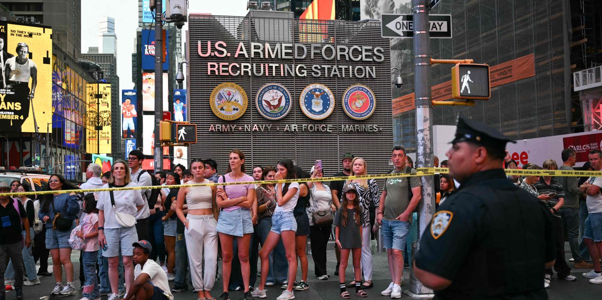 Knife attack in Times Square: Woman kills passerby