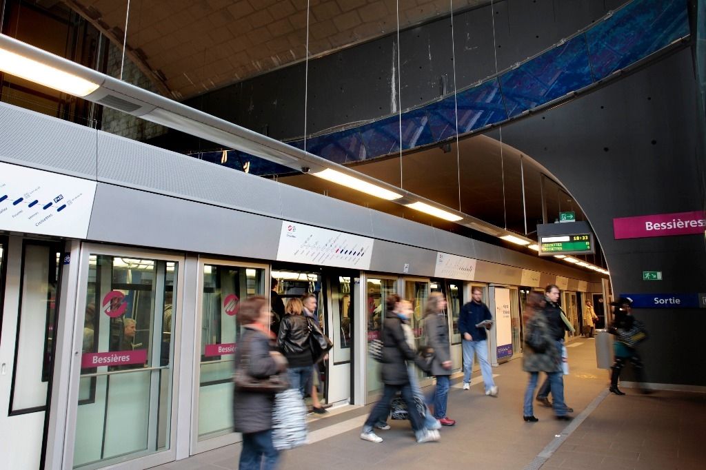 Il hurle «Allahu Akbar» dans le M2 et c’est la panique