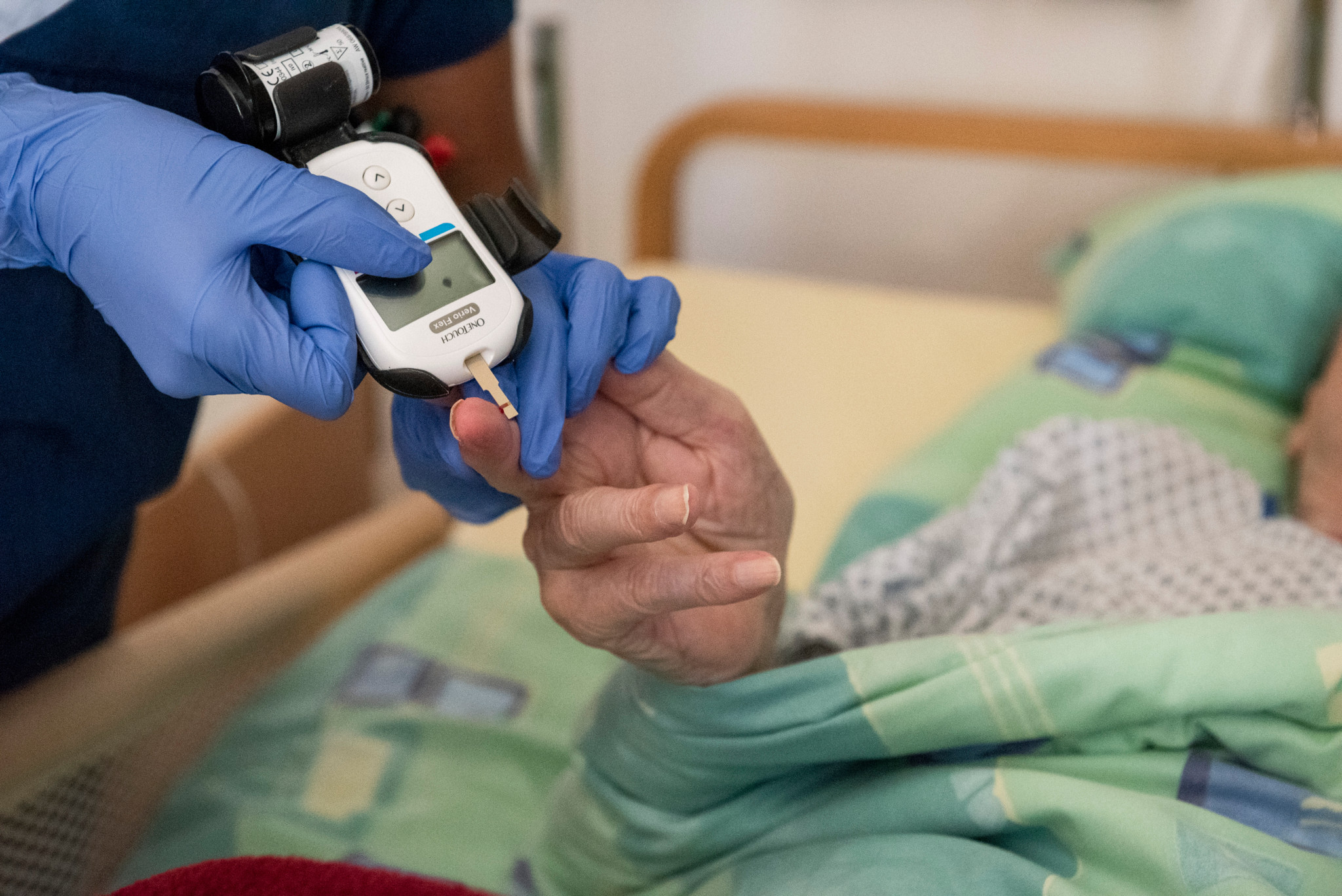 Bei Patienten mit Diabetes sind regelmässige Tests nötig, um Folgeerkrankungen einzudämmen.