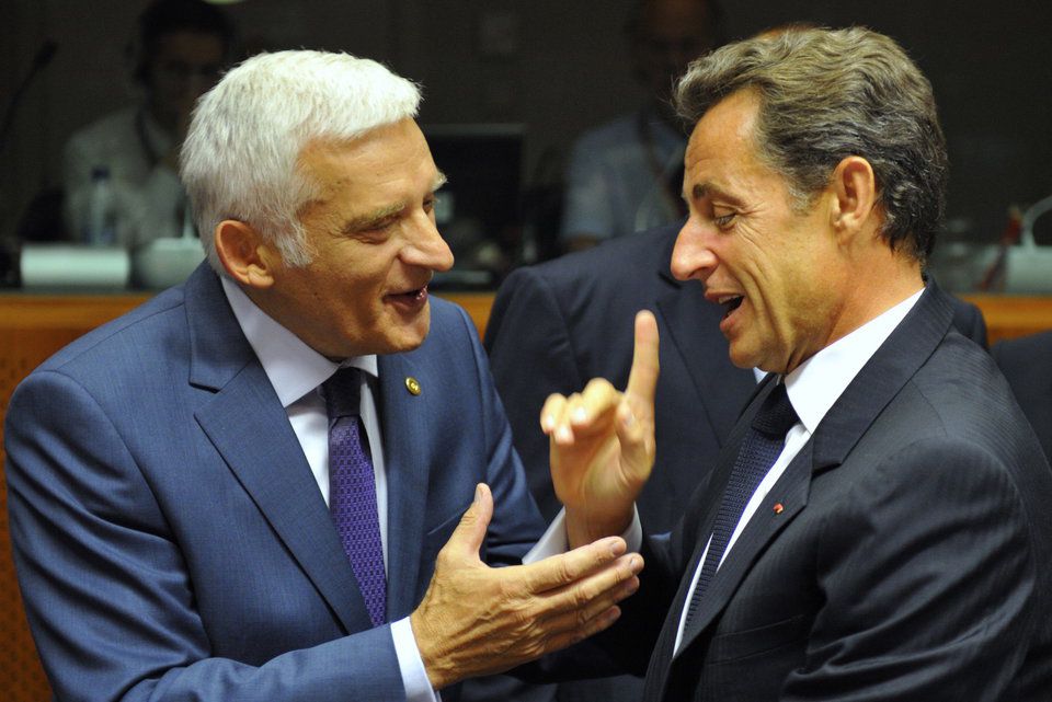 Will die Wogen im Roma-Streit glätten: EU-Parlamentspräsident Jerzy Buzek (links) mit Frankreichs Präsident Nicolas Sarkozy am EU-Gipfel in Brüssel.