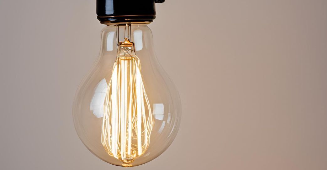 Une ampoule allumée : le gouvernement français a décidé de ne pas appliquer la hausse de +5 prévue dès le mois prochain