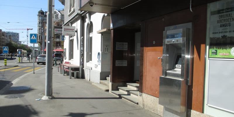 В Цюрихе сдается в аренду крошечный банковский терминал площадью 4,37 кв. метра