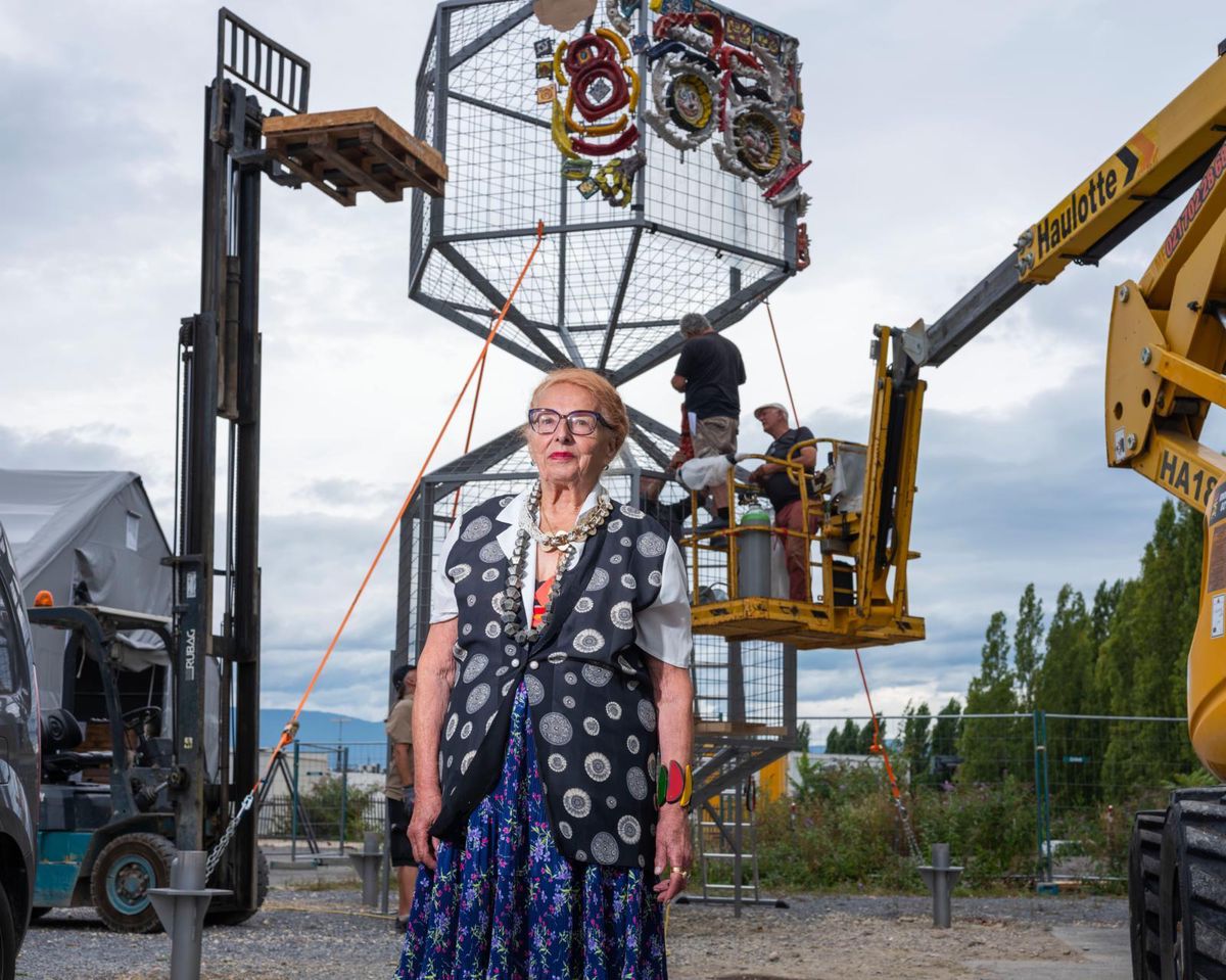 Le montage du «Colossal d’Art Brut ORGANuGAMME II» a commencé fin août devant la Ferme des Tilleuls à Renens. Les pièces sont clippées sur la structure métallique imaginée par l’architecte Jean-Gilles Décosterd.