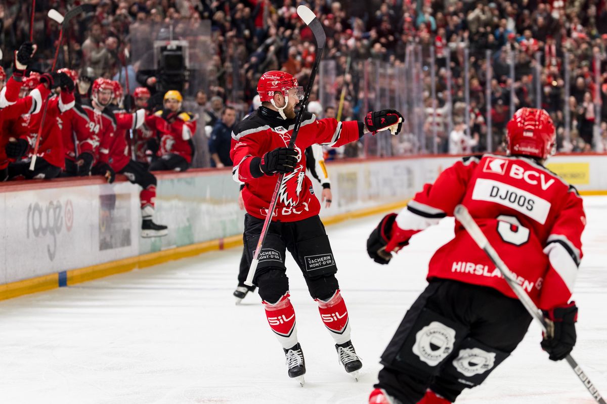 Joie LHC apres le 2-1 de Robin Kovacs (LHC), Christian Djoos (LHC), pendant l'acte 4 entre le Lausanne Hokey Club et les ZSC Lions comptant pour la finale du championnat de National League, le mardi 23 avril 2024 a la Vaudoise Arena, a Lausanne (Bastien Gallay / GallayPhoto)
