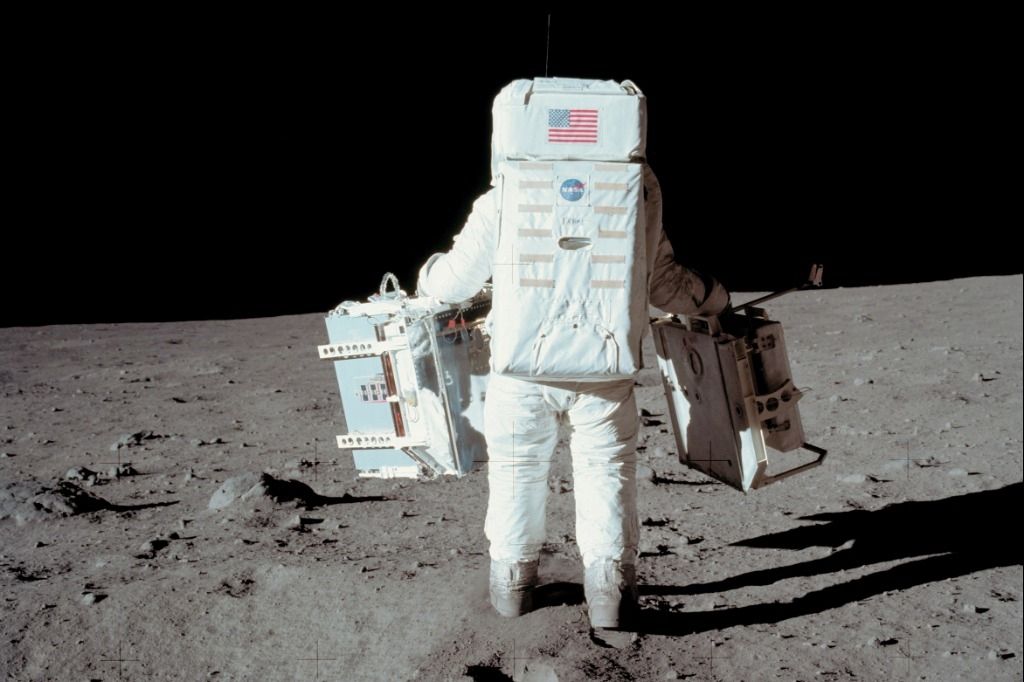 «Ici la Base... L'Aigle s'est posé»