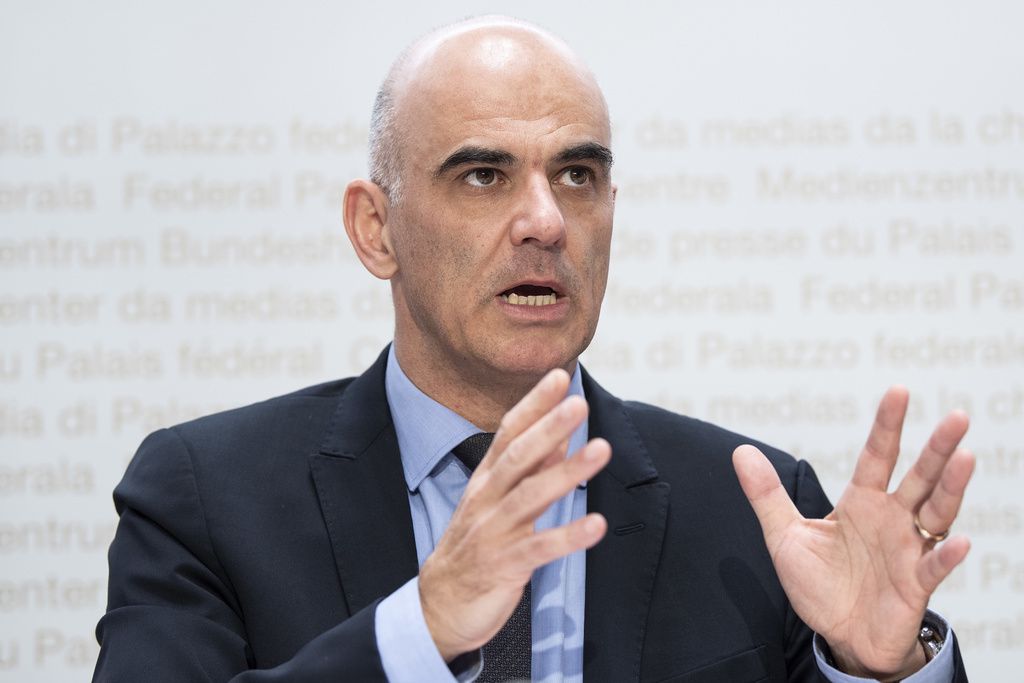 Alain Berset devant la presse à Berne.