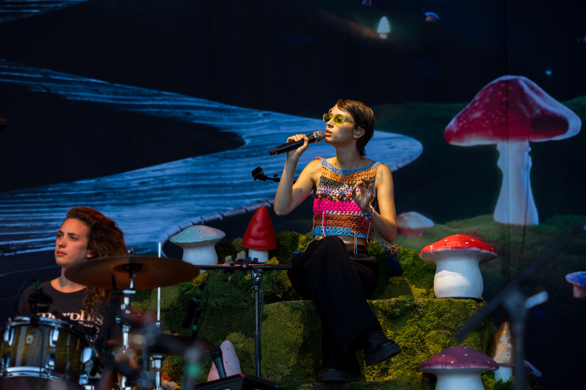 Claire Pommet, alias Pomme, pendant son concert sur la scène Véga, à Paléo, le mercredi 19 juillet 2023.