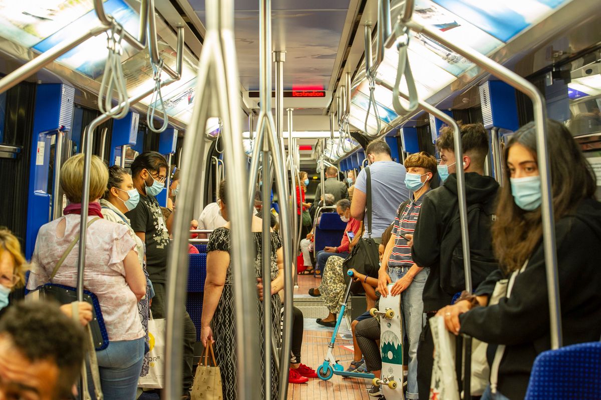 Lausanne, le 17.07.2020. Obligation de porter des masques dans les transports publics. VANESSA CARDOSO/24HEURES