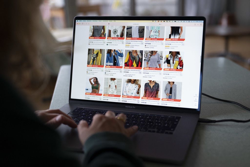 Des gens font semblant d’être intéressés par les produits vendus afin de récupérer les informations bancaires des vendeurs.