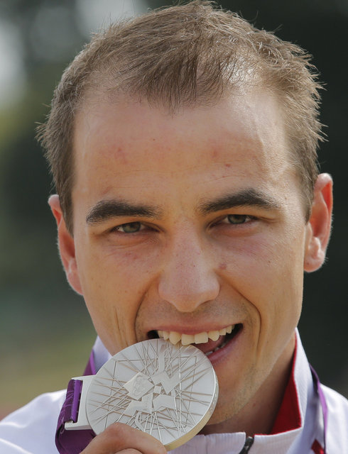 Eine Sekunde fehlte zu Gold: Dem Mountainbiker Nino Schurter schmeckt auch Silber.
