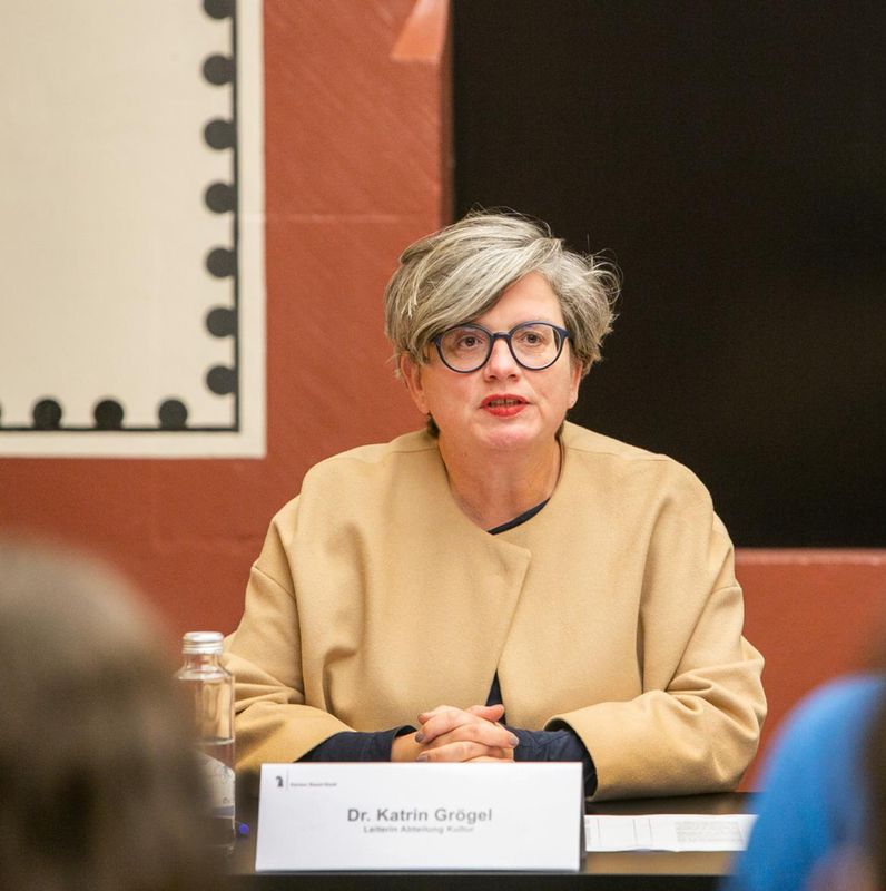 Katrin Grögel, Leiterin der Abteilung Kultur Basel-Stadt, an einer Medienkonferenz.
