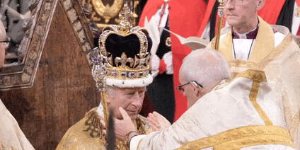 Royal fan John Loughrey (L) poses as he waits on The Mall, in central London, on April 30, 2023 ahead of the coronation ceremony of Charles III and his wife, Camilla, as King and Queen of the United Kingdom and Commonwealth Realm nations, on May 6, 2023. (Photo by JUSTIN TALLIS / AFP)
