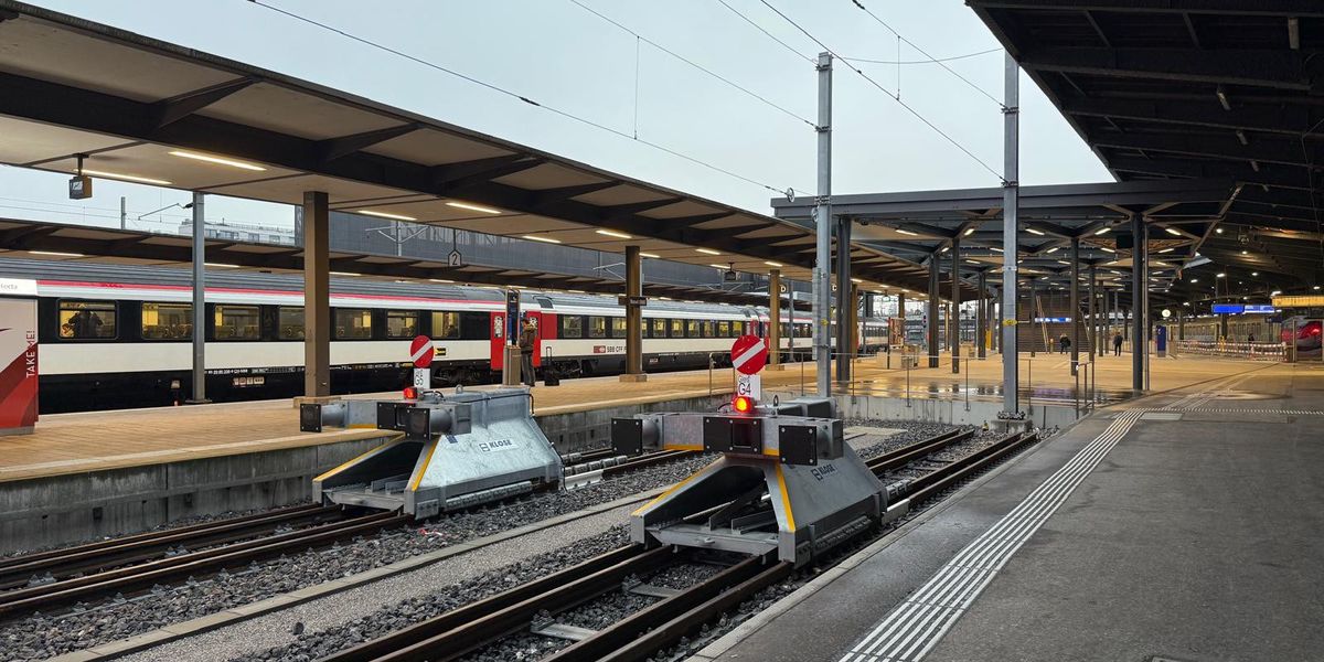 Basel: Footbridge at SBB Station created new stub tracks