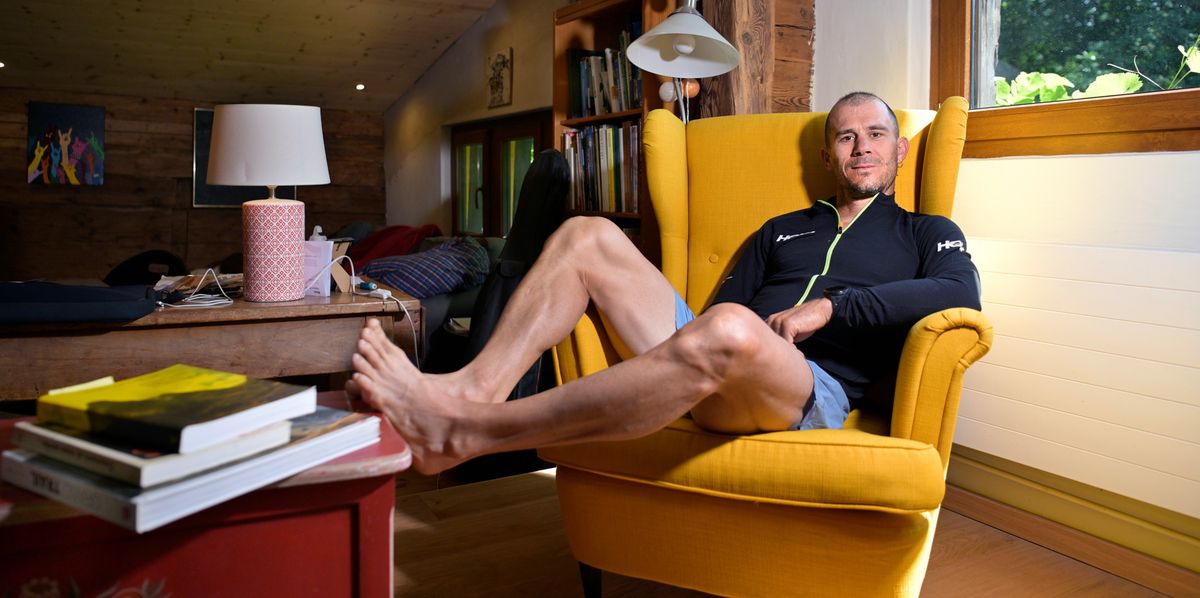 Corbeyrier,  le 27 août 2024. Meilleur ultra trailer de Suisse, Jean-Philippe Tschumi est contraint au repos forcé chez lui, en raison d'une hernie discale.  24HEURES/Chantal Dervey