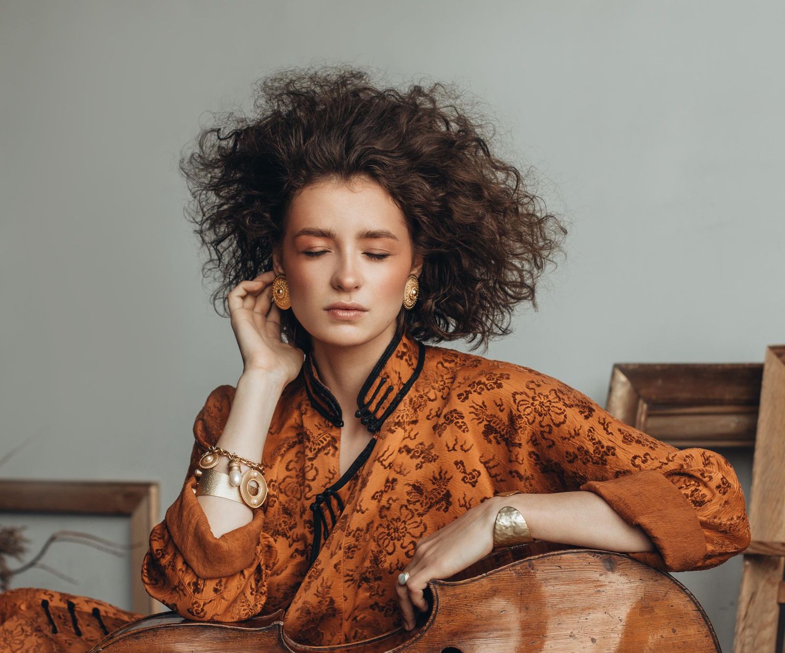 Anastasia Kobekina, une violoncelliste à l’aise dans l’authenticité comme le raffinement.