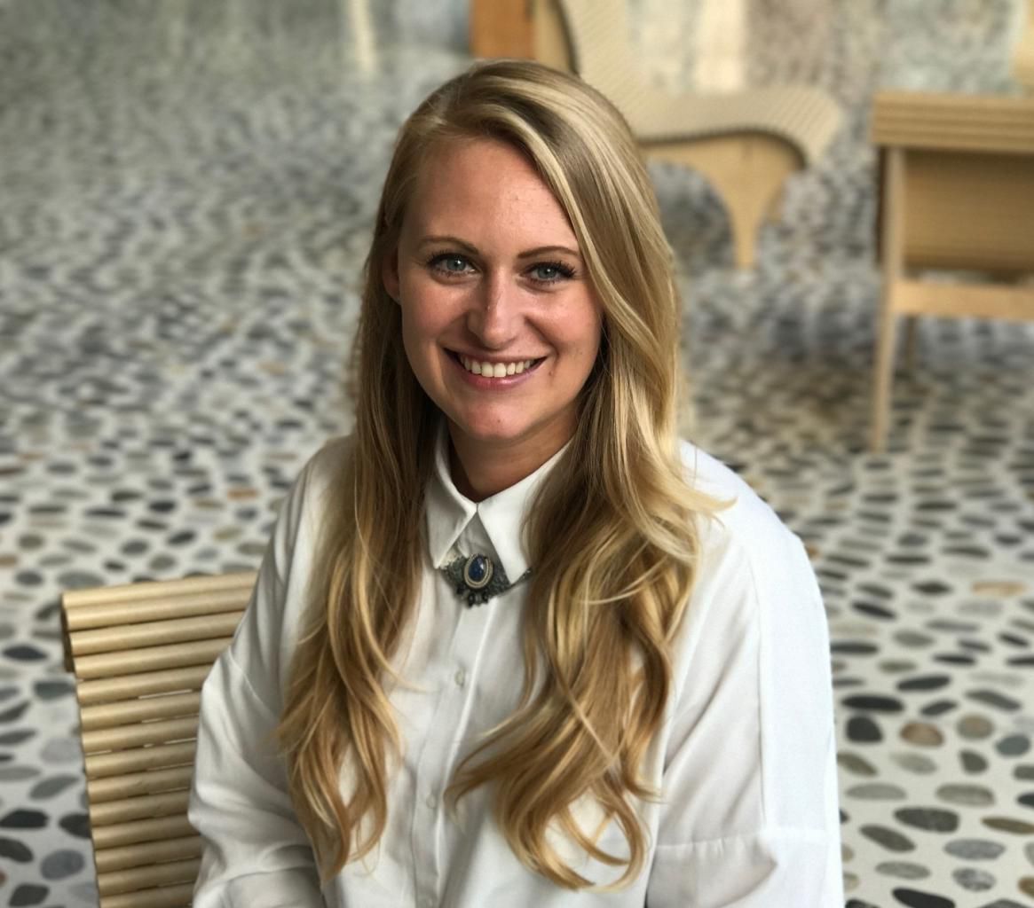 Julia Panknin, Ressortleiterin Community & Projektleiterin des 20 Minuten Youth Lab: «Wir können es kaum erwarten, die Jugendlichen bei uns zu haben und mit ihnen zu arbeiten. Bisher mussten wir viel darüber mutmassen, was den jungen Lesern wohl gefällt und was nicht. Vom 20 Minuten Youth Lab erhoffen wir uns nun, viele Antworten auf offene Frage zu bekommen, die uns künftig im Alltag helfen, noch interessanteren Content für die junge Zielgruppe zu erstellen.» Julia Panknin, Ressortleiterin Community & Projektleiterin des 20 Minuten Youth Lab: «Wir können es kaum erwarten, die Jugendlichen bei uns zu haben und mit ihnen zu arbeiten. Bisher mussten wir viel darüber mutmassen, was den jungen Lesern wohl gefällt und was nicht. Vom 20 Minuten Youth Lab erhoffen wir uns nun, viele Antworten auf offene Frage zu bekommen, die uns künftig im Alltag helfen, noch interessanteren Content für die junge Zielgruppe zu erstellen.»