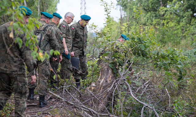 Hier wird der Panzerzug vermutet: Polnisches Militär in Walbrzych. (4.9.2015)
